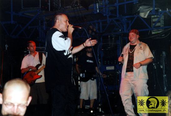King Django (USA) vs. Dr. Ring Ding with The Scrucialists - Transatlantic Dancehall Clash- Kassablanca, Jena 12. Juni 2003 (1).jpg